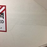 [댓글부탁해] 이거 금간거 문제 있는거 아니야?..