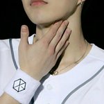 [EXO] 짧고 <b>도톰</b>한 민석이의손임 가운데사진 합성보여주면