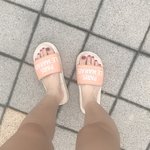 뜬금없지만 나보다 피부색 차이 심하게 나는 애 있냐