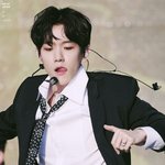 [백현] 흰<b>셔츠</b> 블랙수트만 입어도