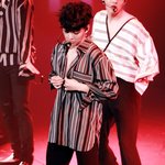 [EXO] <b>조신</b>하게 단추를 채우는 우민
