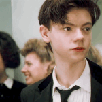 얘들아 지금 후드티 사는건 좀 그렇지?