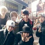 [EXO] 판넬하나에 신나던애들이 지금은 <b>타임스</b>퀘.어에 걸림