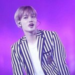 [EXO] 야 폰 골라줘 판판이 어른폰 <b>유저들</b> 드루와