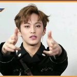 [NCT] 아 마크가 귀찌 <b>피어싱</b>을 하다니