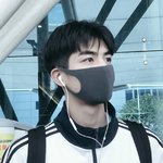 근데 다들 장난으로 탈한국, <b>이민</b> 이러잖아