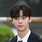 [댓글부탁해] 솔직히 둘중에 <b>누가</b> 더 잘생김??