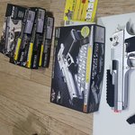 왜 아카데미가 데저트이글의 <b>은색</b>버전 금장버전까지 내놓앗는지