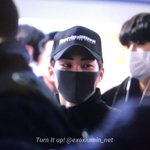 [시우민] <b>공항</b>에서 시우민 기분 좋아보여