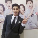 메이크업 거의 안하고 레전드 찍은 정윤호