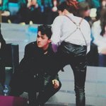 [EXO] 혼자구석에 앉는 세훈이 <b>대신</b> 고생하는리더