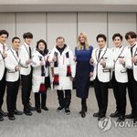 [시우민] <b>문재인</b>대통령부부와 이반카 트럼프와 사진찍은 시우민과 엑소