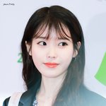 [아이유] 이 사진 개 오지지 않냐