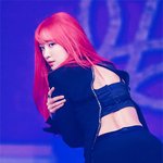 얼굴이 이목구비로 가득한 <b>여</b><b>돌</b>