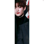 수상소감중에 생일축하한다고 속삭인 아이돌.<b>gif</b>