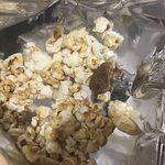 (추)<b>씨유</b> 캬라멜 팝콘에서 이상한 게 나왔는ㄷㅔ.. 이게 뭐야?...