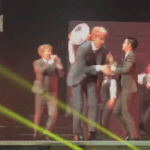 [EXO] 배쿠 무슨<b>행동</b>이지