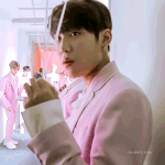 [박우진] 핑크수트에 <b>프릴</b> 블라우스.....