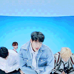 [박우진] <b>리본</b>이 살랑살랑.......나 약올려...