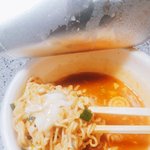 [드루와] 육개장 컵라면에 <b>치즈</b> 넣어서 먹어봤냐