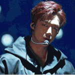 무대<b>조명</b> 잘못쏘면 이목구비 다 날아가는거 실감 짤