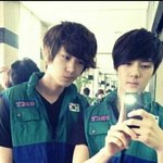 [EXO] 근데 왜 <b>조끼</b>에 뱃지 안달려있냐