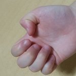 나보다 <b>손톱</b> 짧게 깎는애 못본듯