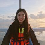 최근에 설리 <b>볼살</b> 쪄보이는데??