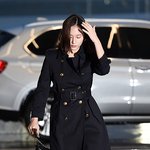 오늘 크리스탈 트렌치코트 패션