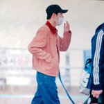 [EXO] 나이거 그 <b>미아</b>방지 끈처럼 앞에서 잡고가는건줄