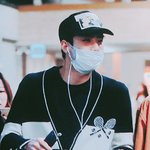 [EXO] 쁘앱할때 되게 센치해보였는데 <b>형아</b>들이랑 있으니까 ㄹㅇ막내다