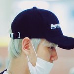 [EXO] 이랗게 보니까 진짜 <b>백발</b>이네 탈색을 얼마나 했을까