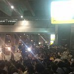 [EXO] 뱅콕 <b>공항</b>에 애들온다고 사람몰린거래ㄷㄷ