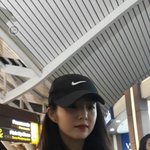 <b>발리</b> 휴가에서 팬들과 사진 찍은 아이린