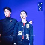 [EXO] 이거 둘이 <b>갭</b>차이쩌는데 손올리고있는거 개발림ㅋㅋㅋㅋ