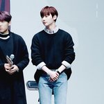 황민현 어깨 쩐다ㄷㄷㄷㄷㄷㄷㄷ