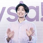 이제는 머리 <b>귀</b> <b>뒤</b>로 넘기고 다니는 박보검