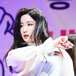 가만히 있어도 <b>압도</b>될 걸그룹 멤버