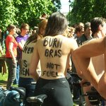 [<b>페미니즘</b>] 브라를 벗어던지자