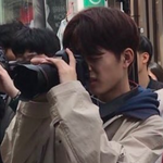 사진 찍으면서 고통 받는 <b>유선호</b>