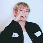 <b>브이</b>하는 남돌들