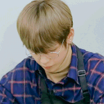 [방탄소년단] 태형이가 흐뭇할때&amp;집중할때 버릇.<b>gif</b>