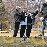 [EXO] 목격짤에 민석이 <b>신발</b> 벗어놓은건가