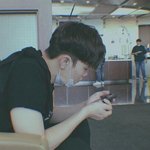 이거 누군지 아는 <b>새럼</b>..?