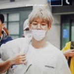 [백현] 백현이 흰반팔 어깨 대<b>환장</b> 포인트