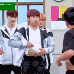 박우진 복근 어디갔음????