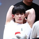 엄청난 팔뚝 가진 남자 아이돌ㅎㄷㄷㄷㄷ