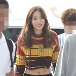 태연 실시간으로 올라오는 허리라인