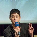 어딘가 부어보이는 강동원