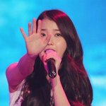 아이유 손크기 소름